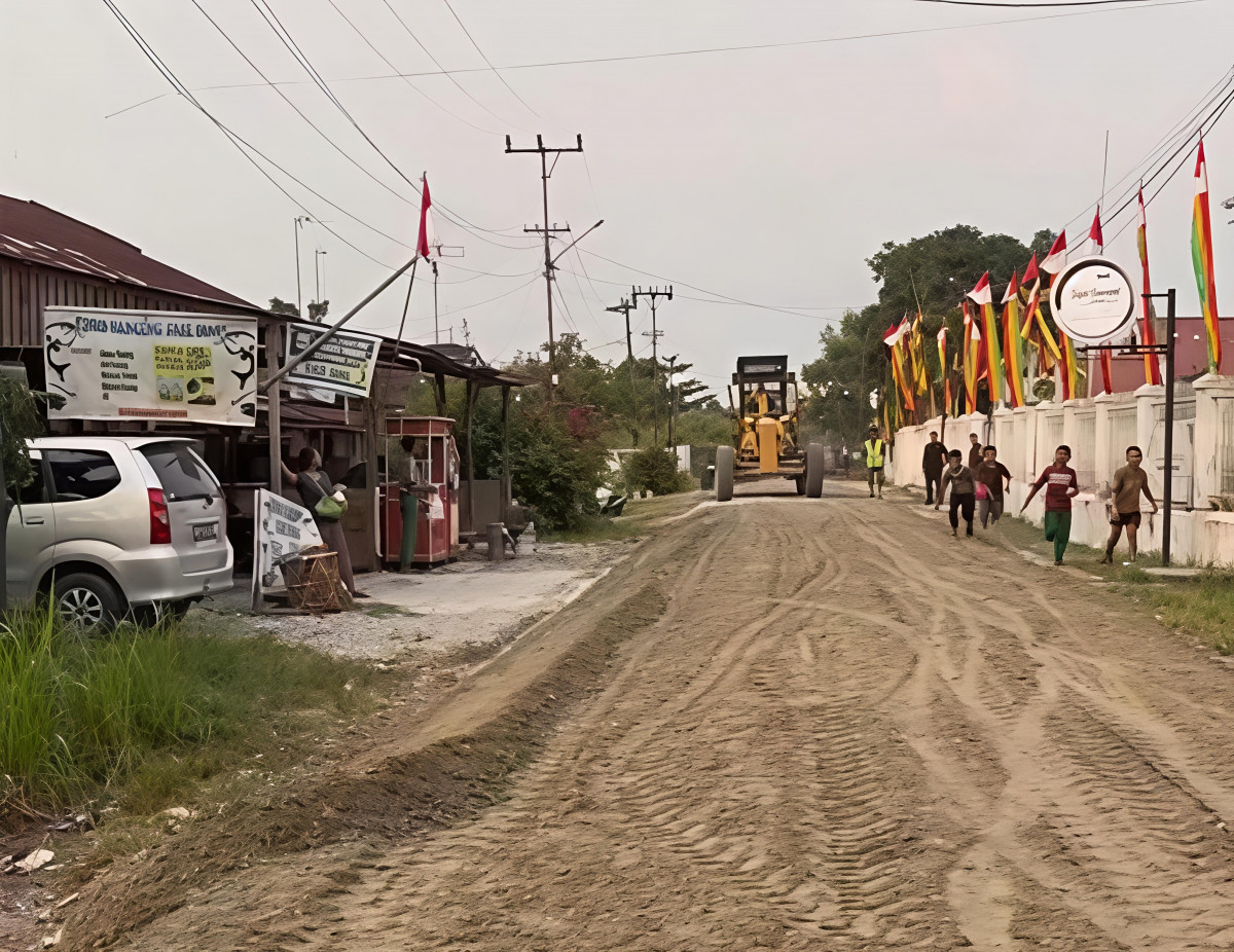 Belasan Tahun Tak Diperbaiki, Jalan Pesisir Rumbai Kini Diaspal Pemko Pekanbaru