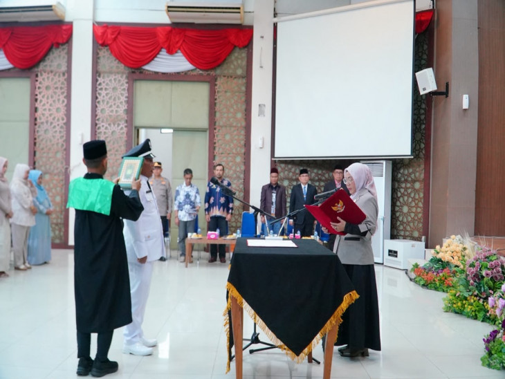 Wabup Kampar Lantik Kades PAW Desa Baru, Tekankan Amanah dan Pelayanan Publik