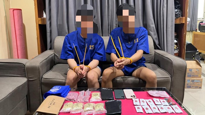 Polres Dumai Tangkap 2 Pengedar, 1.365 Pil Ekstasi dan 12 Cartridge Etomidate Disita