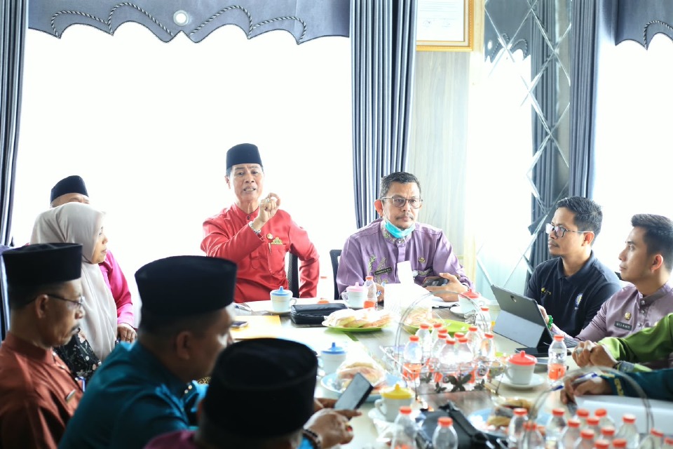 Pemkab Meranti Percepat Pemerataan Listrik Desa, Sekda Dorong Penyiapan Lahan dan Perizinan