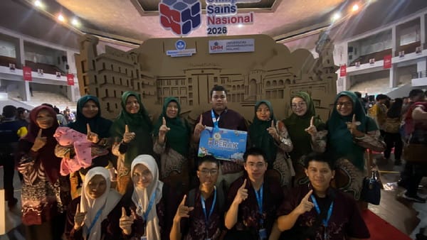 MAN 1 Pekanbaru Kembali Ukir Prestasi di OSN 2026, Raih Medali Perak Informatika dan Best Business C
