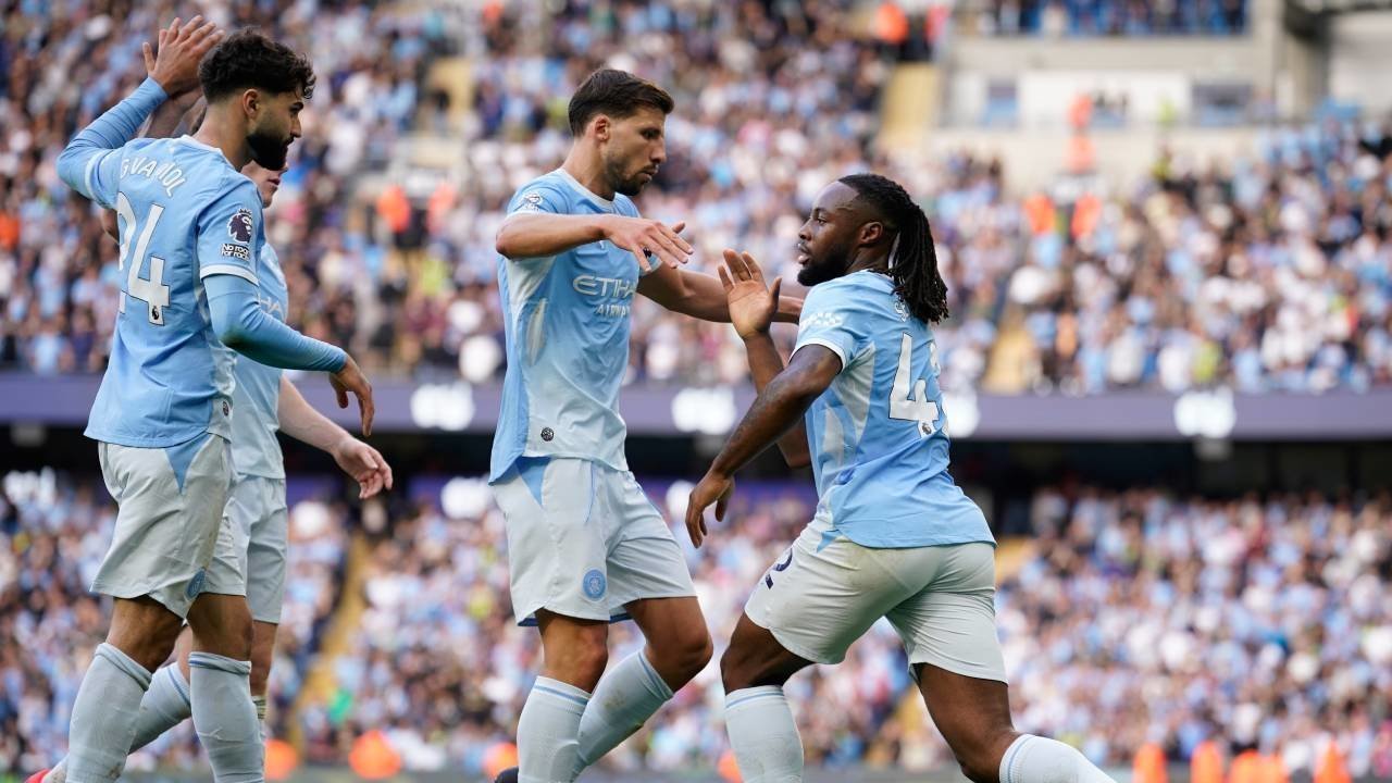Man City Menang 5-3 atas Sunderland, Hattrick Brobbey Belum Cukup