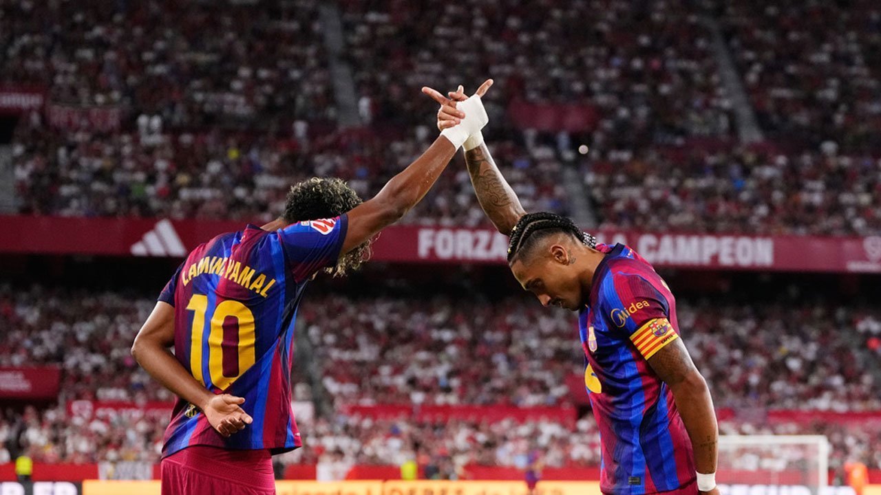 Raphinha Hattrick, Barcelona Comeback dan Bungkam Sevilla 3-1