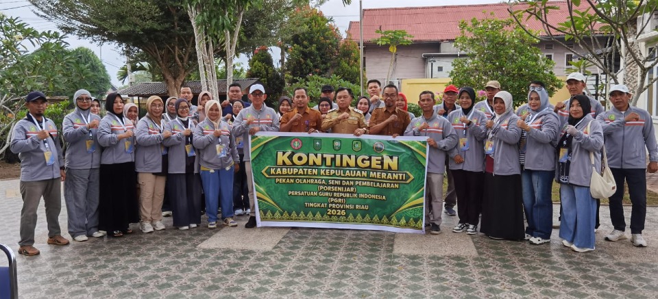 Lepas Kontingen Porsenijar PGRI Meranti, Asmar Targetkan Tiga Besar di Riau
