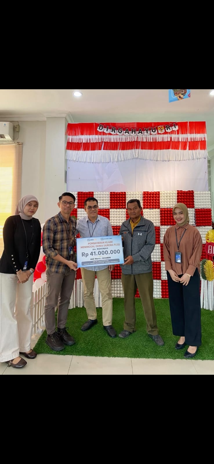 Nasabah Kirana Plus di Kampar Terima Klaim Rp15,5 Juta dari BRI Life