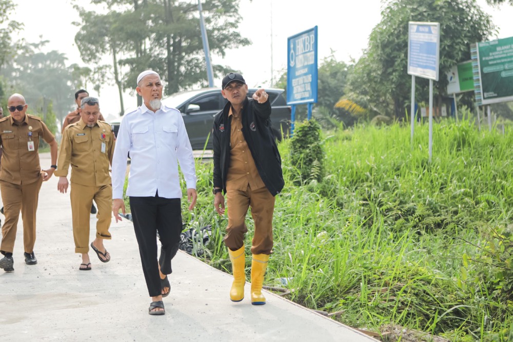 Banjir Rob Rendam Ratu Sima, Wali Kota Dumai Turun Tangan dan Siapkan Alat Berat