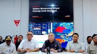 Abu Vulkanik Gunung Anak Krakatau Ganggu Penerbangan, 8 Bandara Ditutup hingga Tengah Malam