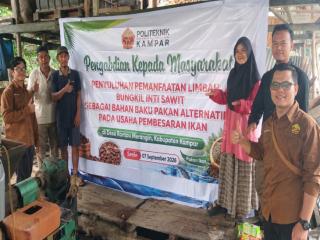 Dosen Politeknik Kampar Kenalkan Bungkil Inti Sawit sebagai Alternatif Pakan Ikan
