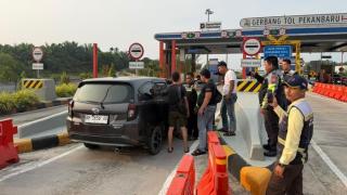 PJR Polda Riau Gerak Cepat Gagalkan Debt Collector Tarik Paksa Mobil di Tol Muara Fajar