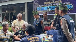 Program Jalur Polda Riau Sasar Warga Pesisir Pekanbaru, Klinik Terapung Layani Pengobatan Gratis