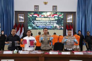 Polres Siak Bongkar Sindikat SIM Palsu, Delapan Tersangka Ditangkap