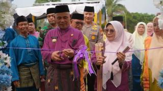 Bupati Herman Buka Bazar MTQ Sungai Batang, Dorong UMKM Lokal Naik Kelas