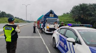 PJR Kejar Pelaku Pengeroyokan Sopir Truk di Tol Pekanbaru-Dumai, Ditangkap di KM 20