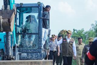 Buka Lahan Tanpa Bakar, Pemko Dumai Siapkan Alat Berat Gratis untuk Petani