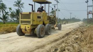 Jalan Sanglar–Kotabaru Direkonstruksi, Material Batu dan Urpil Mulai Dimobilisasi