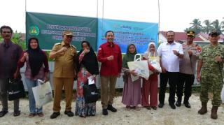 Terdampak Karhutla, 21 Warga Inhil Terima Bantuan dari Pemda dan Kejaksaan