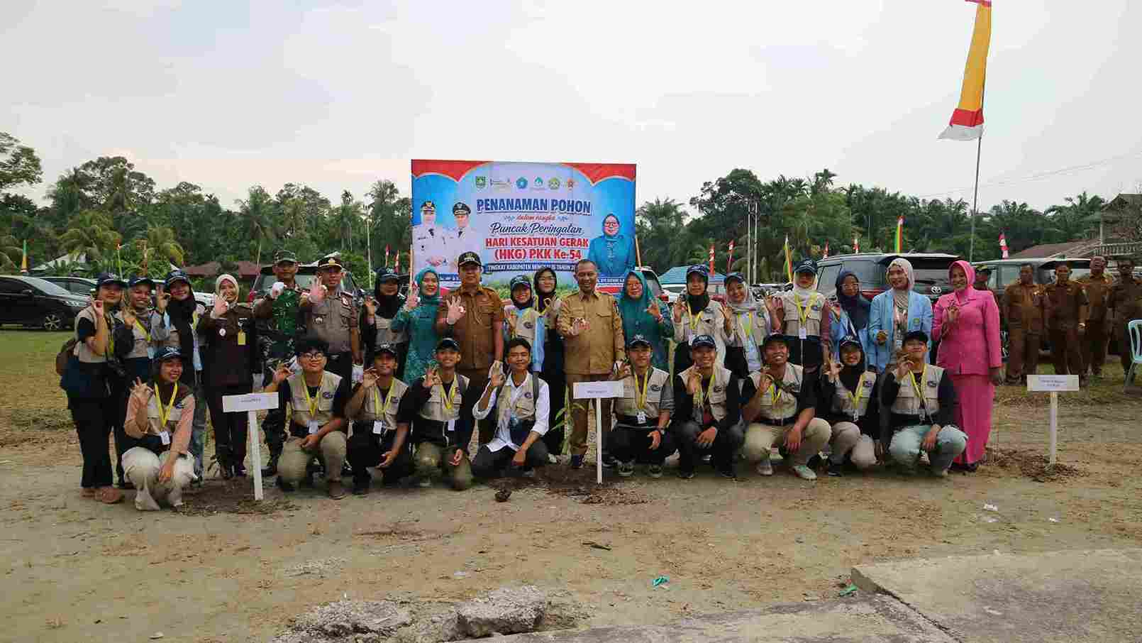 Mahasiswa KKN-PPM UGM Turut Sukseskan Puncak HKG PKK ke-54 di Bengkalis