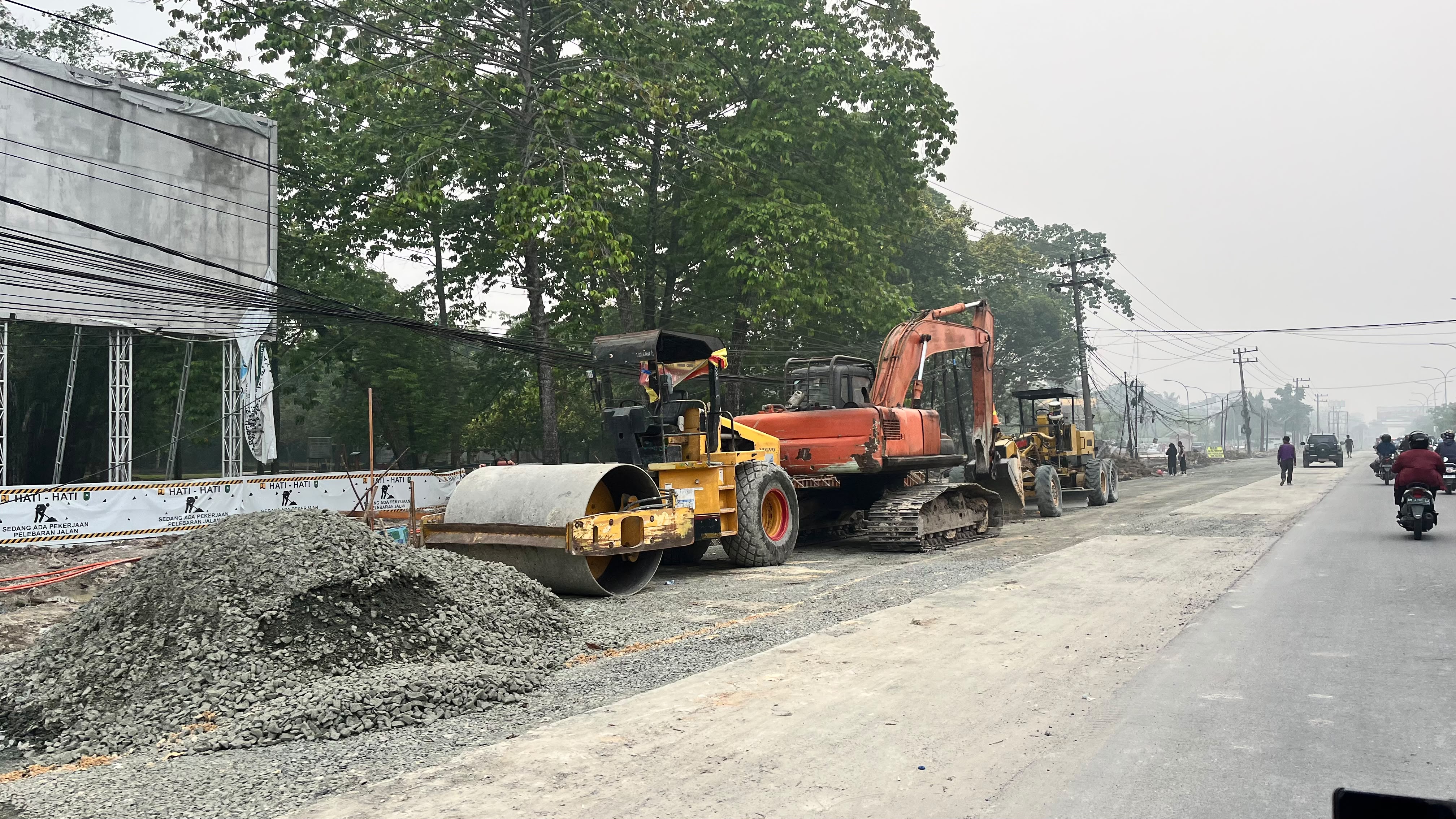 Atasi Kemacetan, Pemprov Riau Lebarkan Jalan HR Soebrantas Pekanbaru Jadi 16 Meter