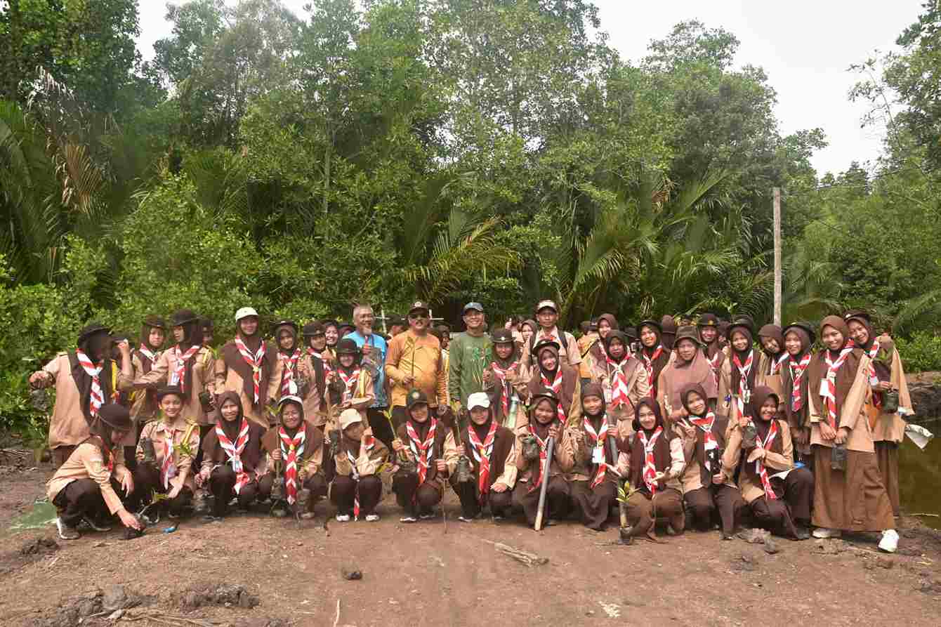 Tanam Mangrove dan Bersihkan Sampah, Pramuka Bengkalis Bergerak Jaga Ekosistem Pesisir