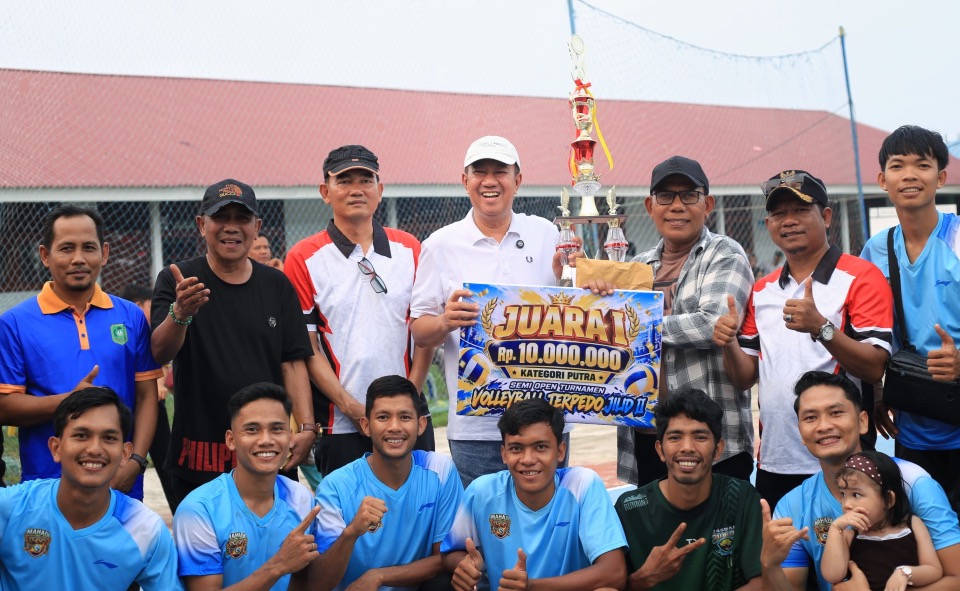 Tutup Turnamen Voli Terpedo Jilid II, Wabup Muzamil Soroti Potensi Atlet Muda Meranti