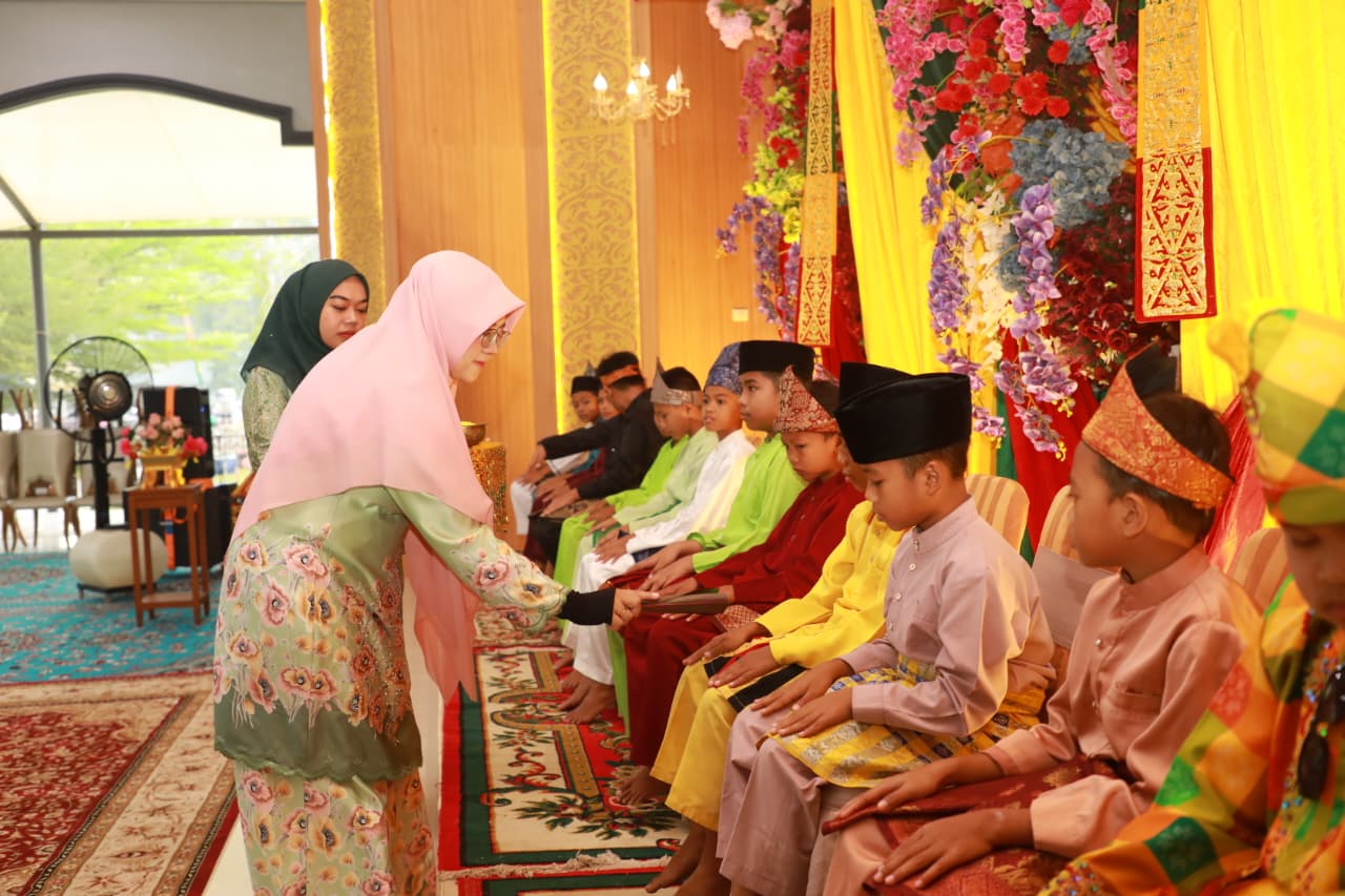 Sambut HUT ke-27, Pemkab Siak Gelar Sunat Massal untuk 20 Anak dan Nikah Massal 10 Pasangan