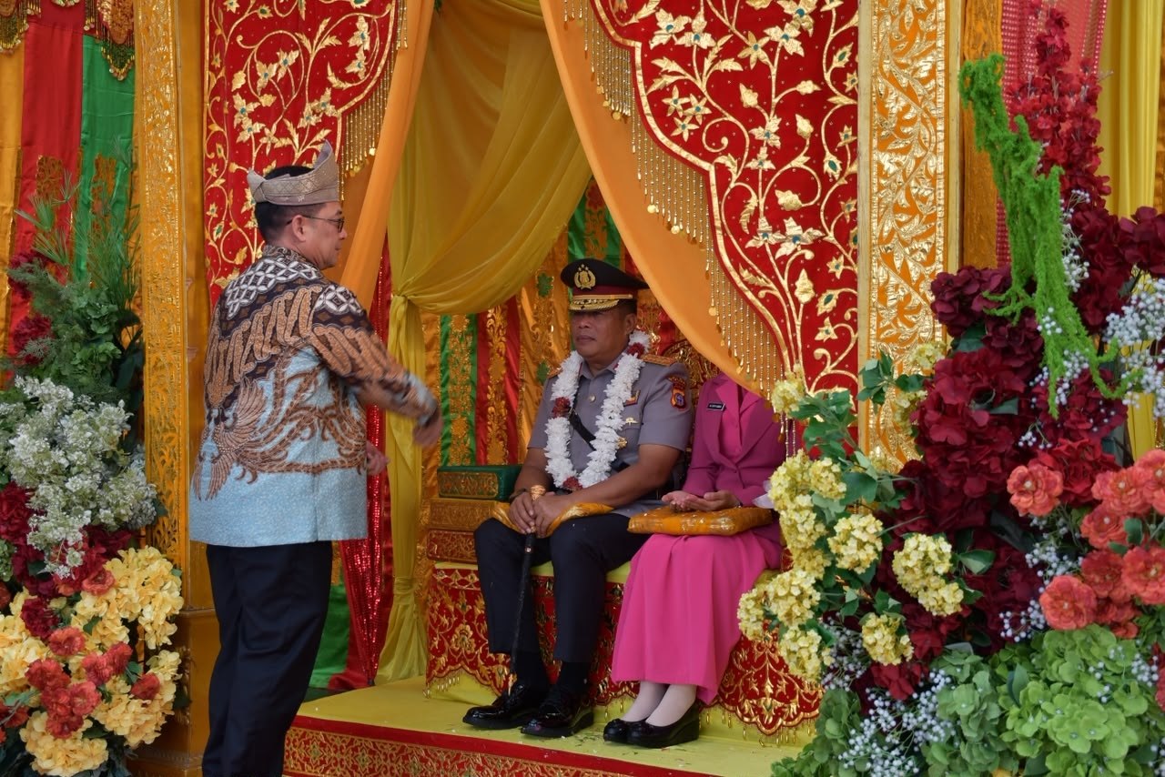 Sertijab Kapolda Riau, Arman Achdiat Jalani Tepuk Tepung Tawar, Herry Heryawan Pamit
