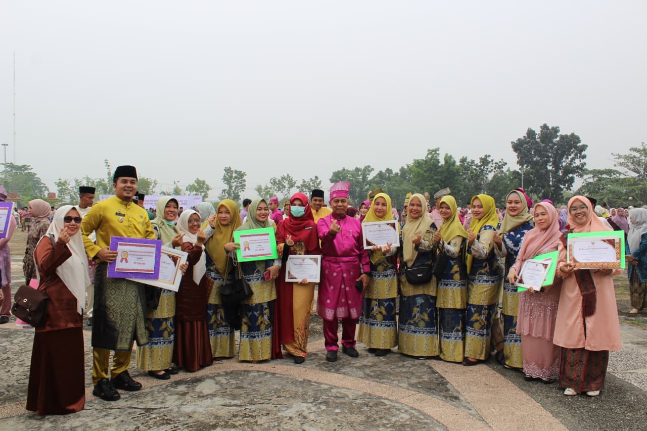 Bupati Zukri Serahkan Penghargaan Inovasi Daerah Pelalawan 2026