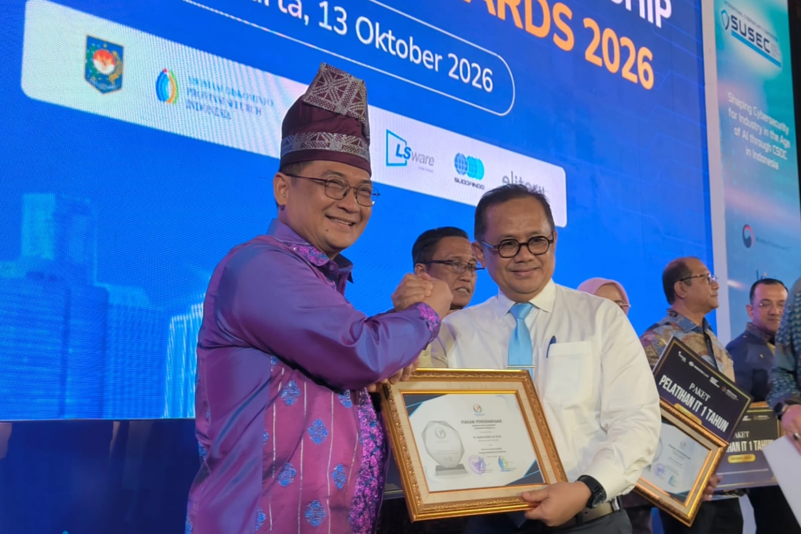 Syahrial Abdi Raih Peringkat Pertama Penghargaan Kepemimpinan Digital Pemerintahan 2026