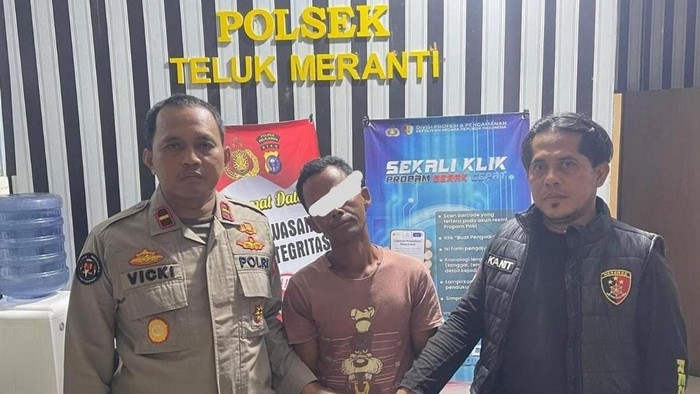 Tragis di Pelalawan, Pria 42 Tahun Bunuh Ayah Kandung dan Aniaya Adik, Lalu Serahkan Diri