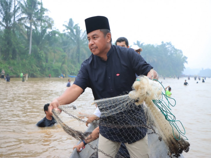 Bupati Buka Ikan Antau Lubuk Larangan di Siberuang, Dorong Jadi Agenda Wisata Kampar