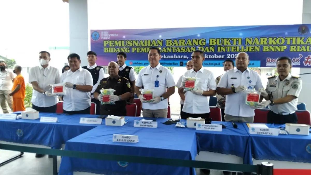 BNNP Riau Musnahkan 4,9 Kg Sabu Senilai Rp7,37 Miliar, Jaringan Lintas Provinsi Dibongkar