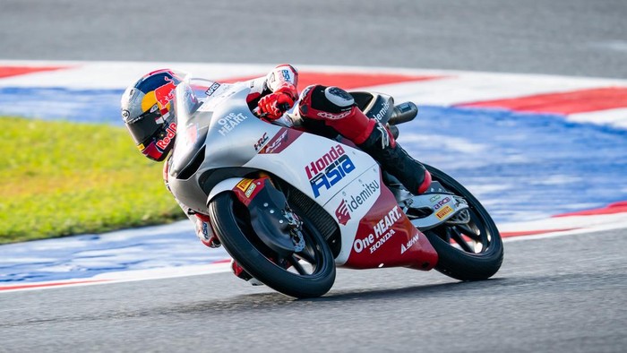 Sensasional! Rider Honda Team Veda Ega Pratama Rebut Pole Position Moto3 Australia 2026