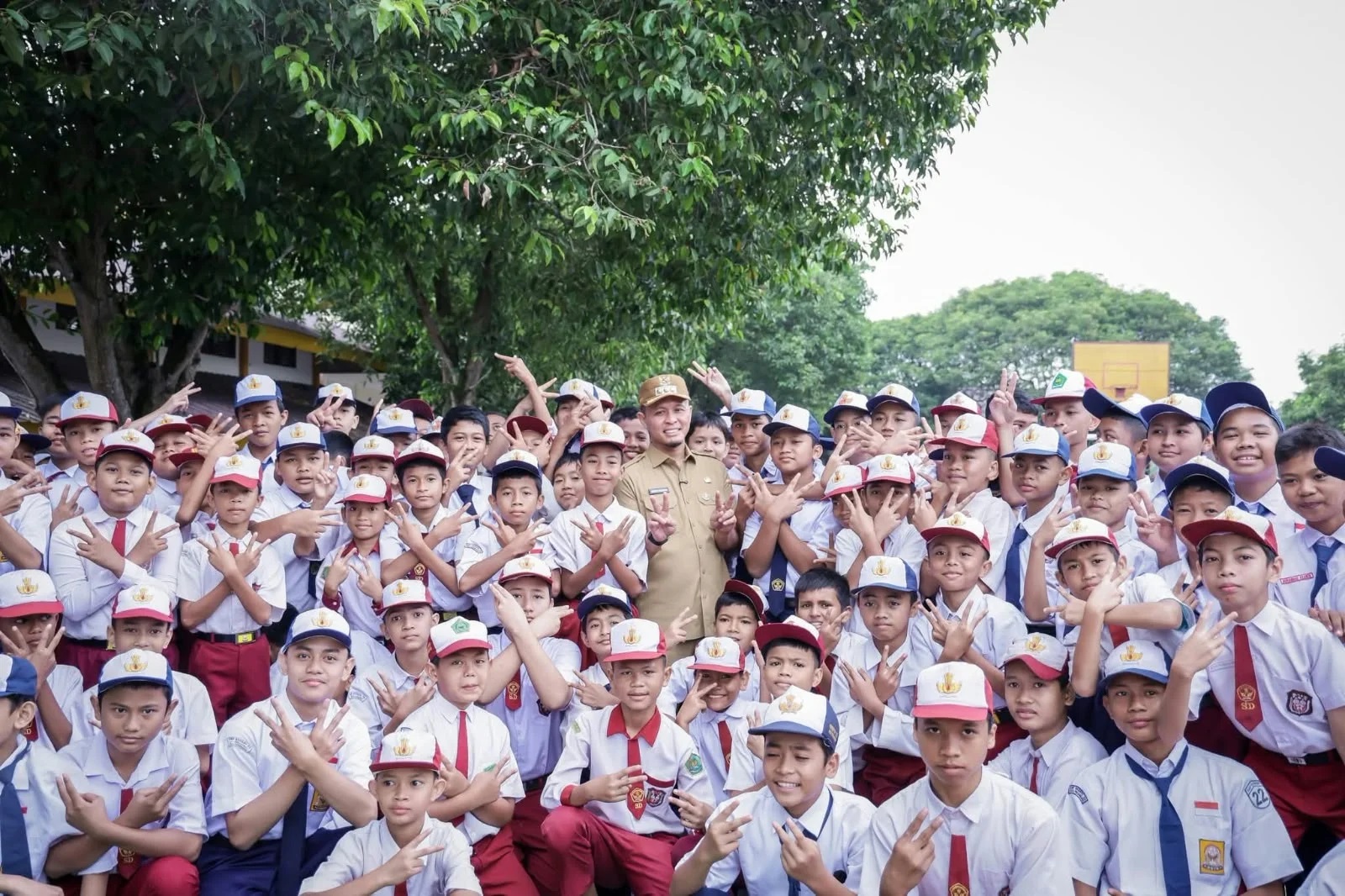 Pemko Pekanbaru Siap Bagikan 60 Ribu Stel Seragam Gratis, Lebih dari 20 Ribu Siswa SD-SMP Segera Ter