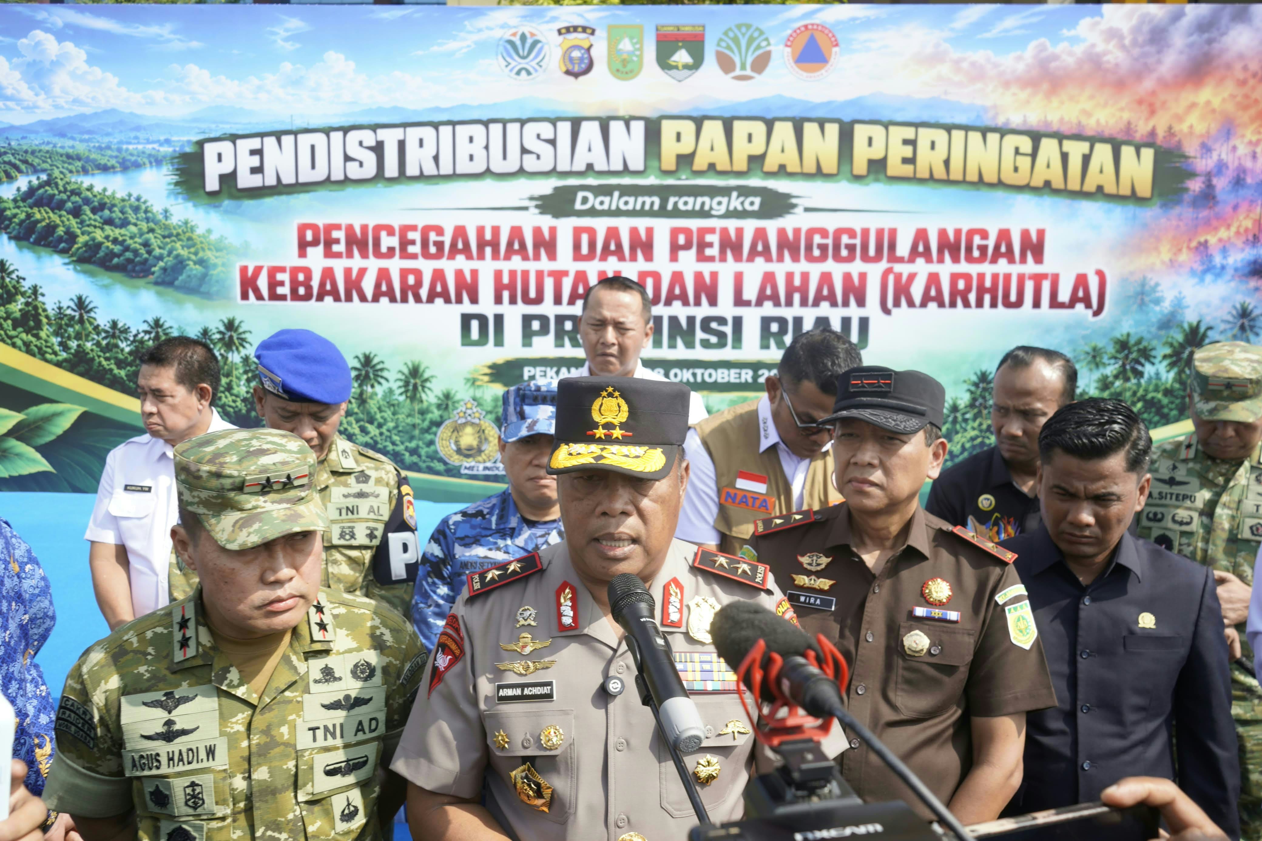 Polda Riau Sebar 260 Plang Bekas Karhutla, Kapolda Tegaskan Pencegahan dan Penegakan Hukum