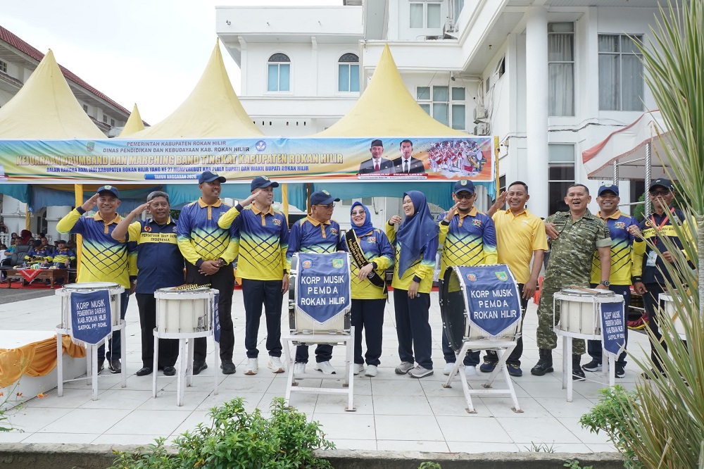 1.820 Pelajar Ikuti Festival Drumband HUT ke-27 Rohil, Bistamam Resmi Buka Kompetisi