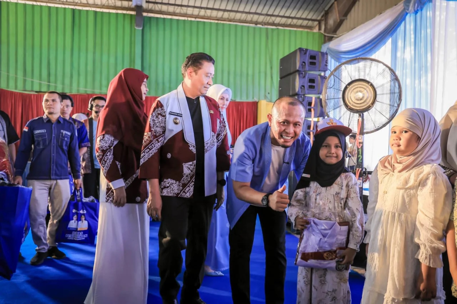 Ringankan Beban Orangtua, Pemko Pekanbaru Salurkan Seragam Gratis untuk 19.900 Siswa