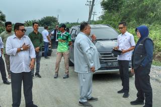 Bupati Afni Turun Langsung Pantau Perbaikan Jalan 6,4 Km, Akses Tiga Kampung di Siak
