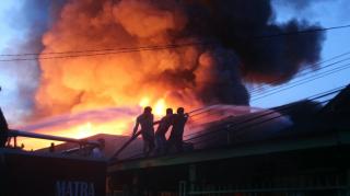 Api Mengamuk di Jalan H Yahya Bagansiapiapi, 13 Rumah Terdampak Kebakaran