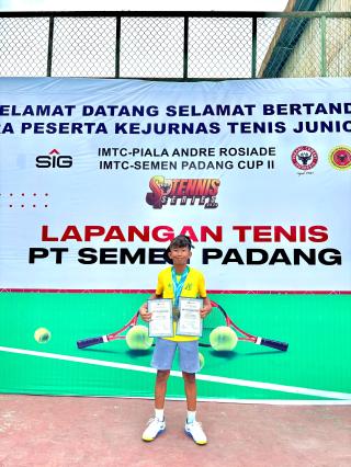 Siswa SMPN 2 Siak Borong 4 Emas Kejurnas Tenis Junior, Kalahkan Atlet Timnas