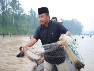 Bupati Buka Ikan Antau Lubuk Larangan di Siberuang, Dorong Jadi Agenda Wisata Kampar
