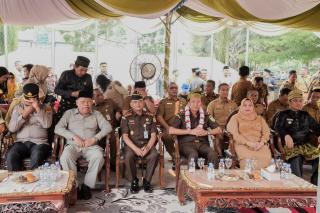 Disambut Adat Melayu, Kajati Riau I Dewa Gede Wirajana Tiba di Bengkalis