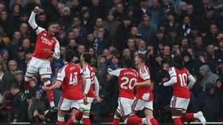 Dua Bek Tengah Jadi Pahlawan, Arsenal Tundukkan Everton 2-0 dan Tempel Man City