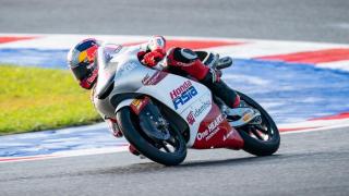Sensasional! Rider Honda Team Veda Ega Pratama Rebut Pole Position Moto3 Australia 2026
