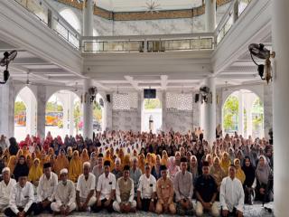 BKMT Kampar Ajak Lansia Wisata Religi, Menimba Ilmu Spiritual dari Ustaz Abdul Somad