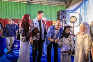 Ringankan Beban Orangtua, Pemko Pekanbaru Salurkan Seragam Gratis untuk 19.900 Siswa