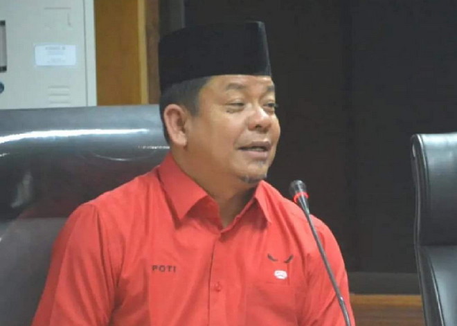 Wakil Ketua DPRD Riau, Syafruddin Poti saat memimpin Rapat Dengar Pendapat